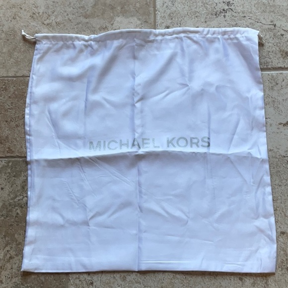 EUC Michael Kors medium saffiano leather tote bag deep fuschia - Picture 16 of 16